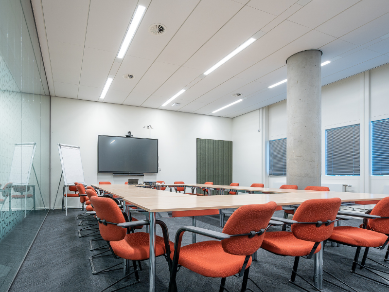 You are currently viewing 3 Questions When Considering LED Office Lighting